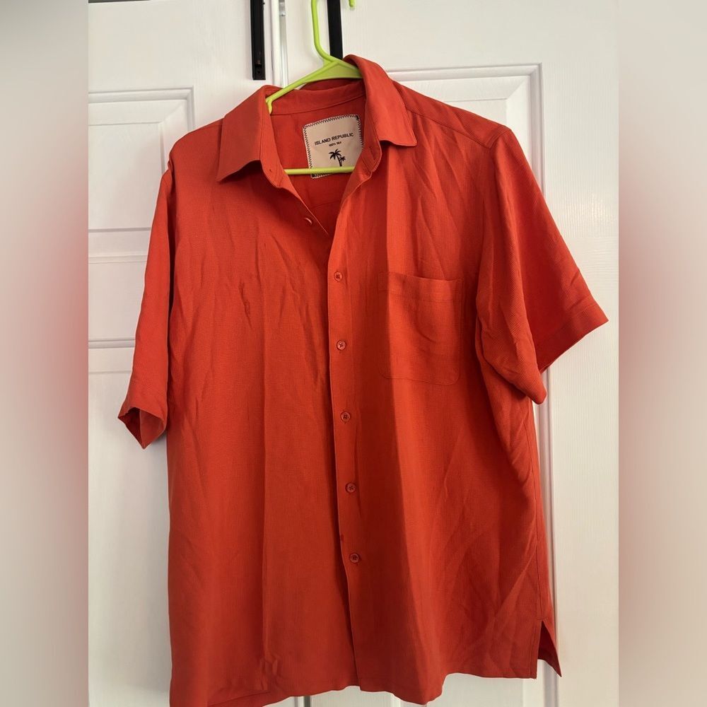 100% Silk Men’s Orange Button Up Short Sleeve Shirt by Island Republic-Med